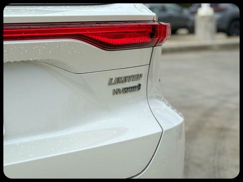 Used 2021 Toyota Venza Limited w/ Advanced Technology Package AWD/4WD image 18