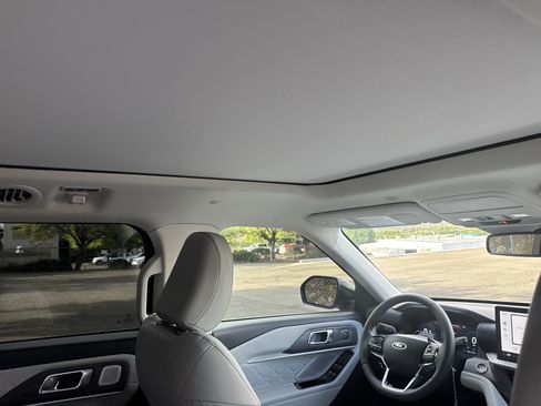 Used 2026 Ford Explorer Platinum w/ LUX Leather Package AWD/4WD image 18