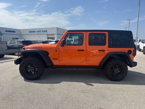 Used 2025 Jeep Wrangler Unlimited Sport AWD/4WD image 6