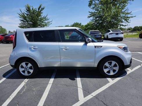 Used 2018 Kia Soul FWD image 16