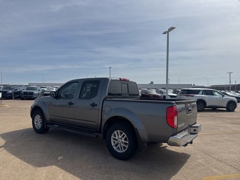 Used 2017 Nissan Frontier SV image 16