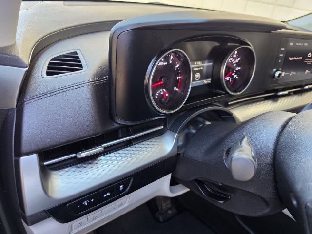 Used 2022 Kia Carnival LX FWD image 38