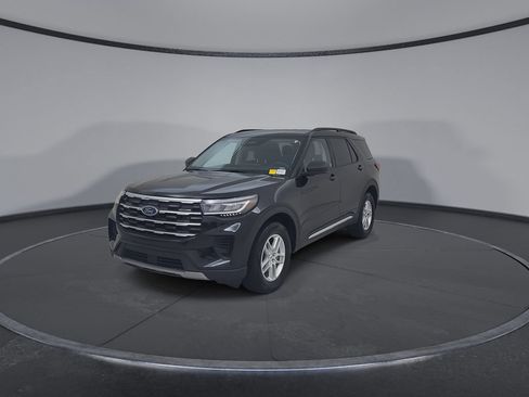 Used 2025 Ford Explorer Active AWD/4WD image 7