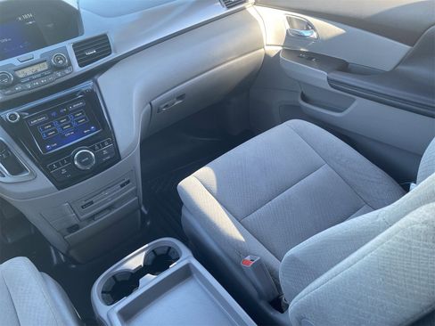 Used 2016 Honda Odyssey SE image 17
