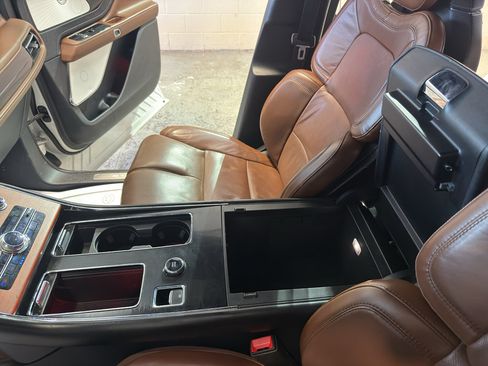 Used 2021 Lincoln Aviator Reserve w/ Equipment Group 202A AWD/4WD image 21