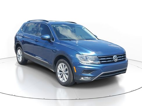 Used 2018 Volkswagen Tiguan SE w/ Front Fog Lights Package FWD image 2