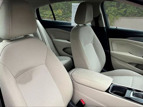 Used 2018 Buick Regal Preferred FWD image 27