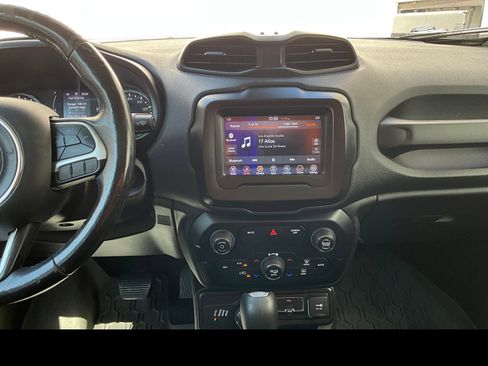 Used 2020 Jeep Renegade Latitude w/ Cold Weather Group AWD/4WD image 4