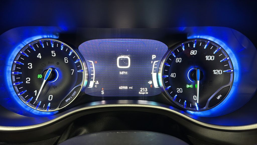 Used 2024 Chrysler Pacifica Touring-L FWD image 16