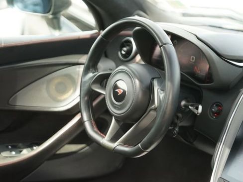 Used 2017 McLaren 570S RWD image 17