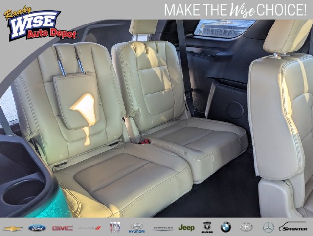 Used 2017 Ford Explorer XLT w/ Equipment Group 202A AWD/4WD image 20