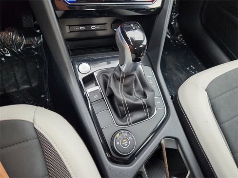 New 2025 Volkswagen Taos SE image 13