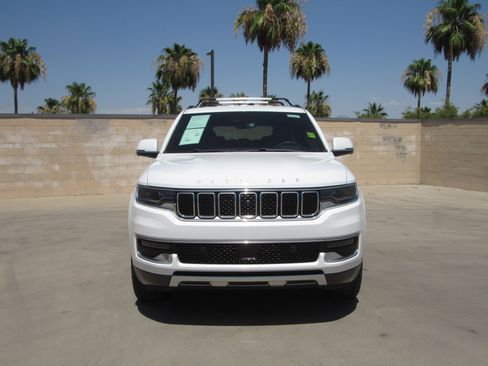 Used 2022 Jeep Wagoneer Series III w/ Convenience Group I AWD/4WD image 3