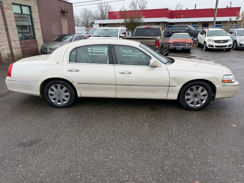 Used 2003 Lincoln Town Car Cartier image 6