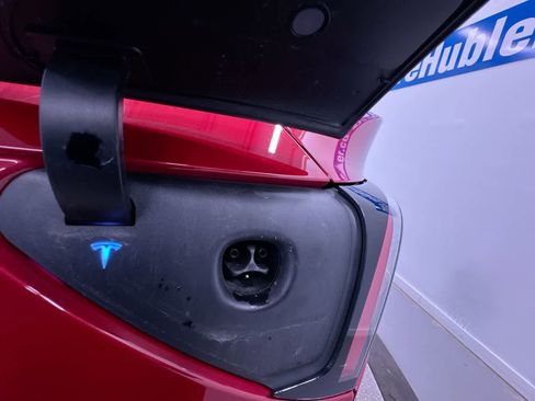 Used 2022 Tesla Model Y Long Range image 40