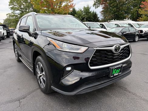 Used 2021 Toyota Highlander XLE image 5