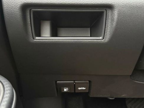 New 2025 Nissan Versa SR w/ Trunk Package image 24