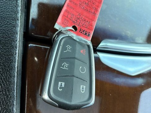Used 2016 Cadillac Escalade ESV Luxury image 40