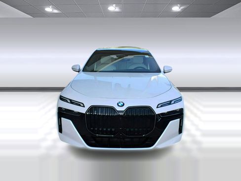 Used 2025 BMW 760i xDrive image 6