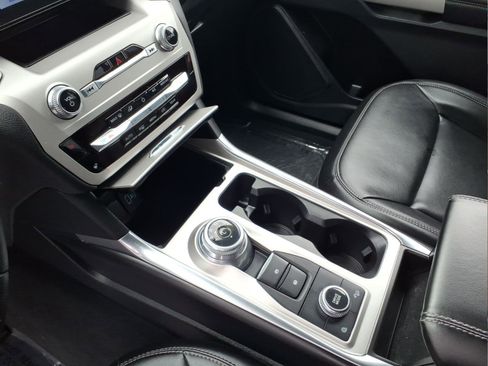 Used 2022 Ford Explorer XLT w/ Equipment Group 202A image 16