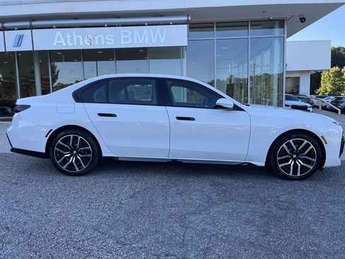 Used 2025 BMW i7 eDrive50 w/ M Sport Package image 9