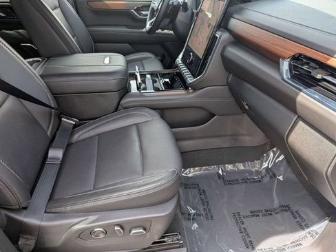 Used 2025 GMC Yukon Denali AWD/4WD image 33