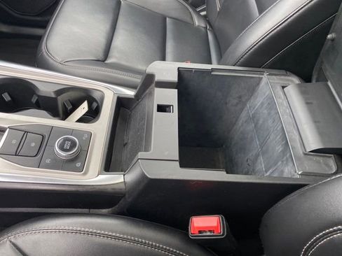 Used 2022 Ford Explorer XLT image 14