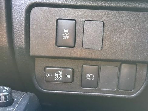 Used 2022 Toyota Tacoma SR AWD/4WD image 14