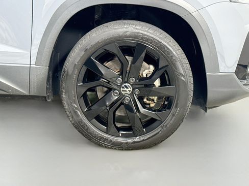 Used 2023 Volkswagen Taos SEL AWD/4WD image 32