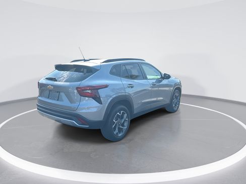 Used 2025 Chevrolet Trax LT w/ Driver Confidence Package FWD image 9
