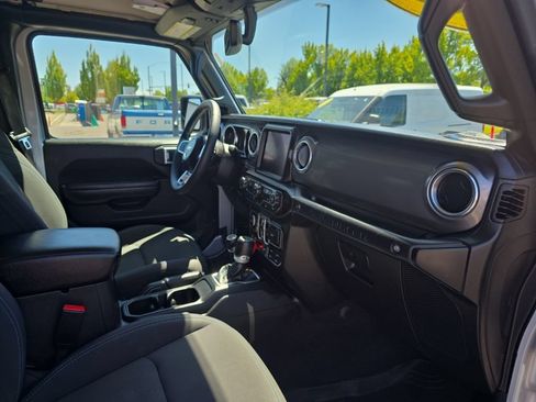 Used 2023 Jeep Wrangler Unlimited Rubicon 4xe AWD/4WD image 10
