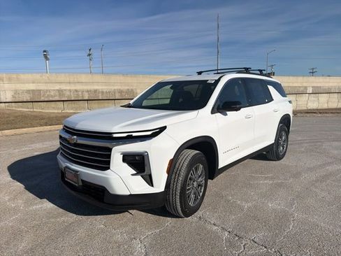 New 2026 Chevrolet Traverse LT w/ Driver Confidence Package image 3