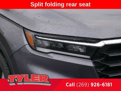 Used 2024 Honda Pilot Touring image 10