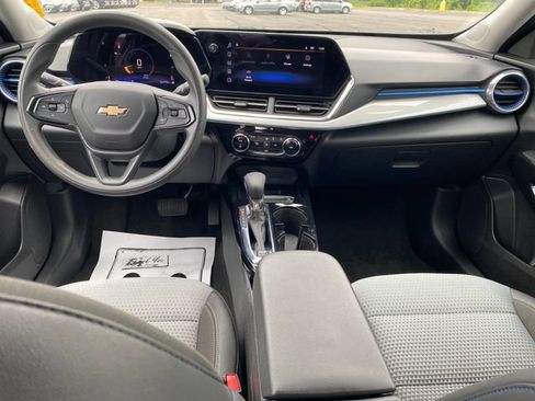 Certified 2025 Chevrolet Trax LT FWD image 5