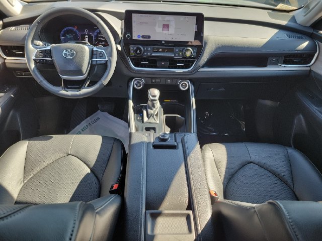 Used 2024 Toyota Grand Highlander AWD image 18