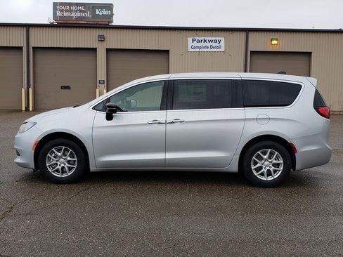 New 2026 Chrysler Voyager LX image 5