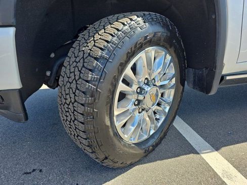 Used 2023 Chevrolet Silverado 2500 High Country w/ Z71 Off-Road Package image 33