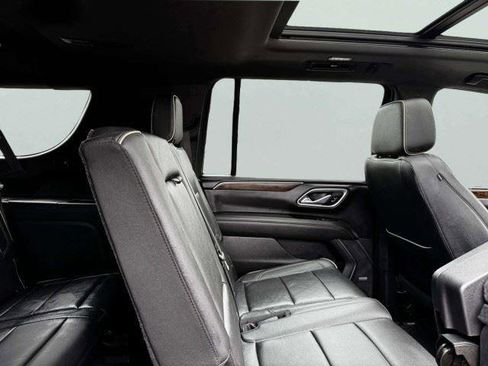 Used 2021 Chevrolet Suburban Premier w/ Premium Package RWD image 58