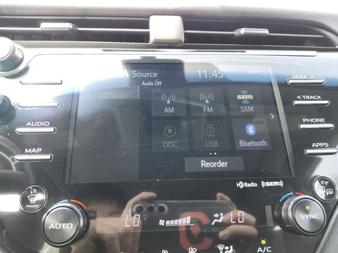 Used 2019 Toyota Camry SE image 7