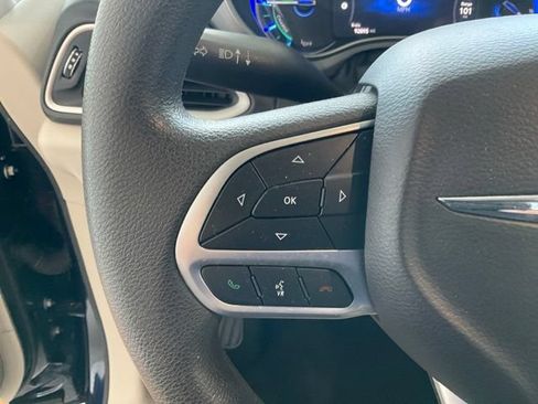 Used 2018 Chrysler Pacifica Touring Plus FWD image 9