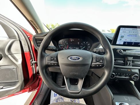 Used 2020 Ford Escape SE image 17