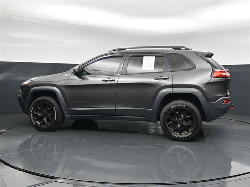 Used 2015 Jeep Cherokee Trailhawk w/ Comfort/Convenience Group AWD/4WD image 8