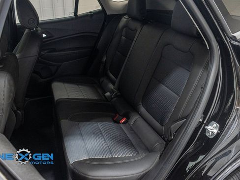 Used 2025 Chevrolet Trax LT w/ Driver Confidence Package image 30