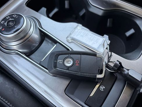 Used 2024 Ford Edge SEL image 22