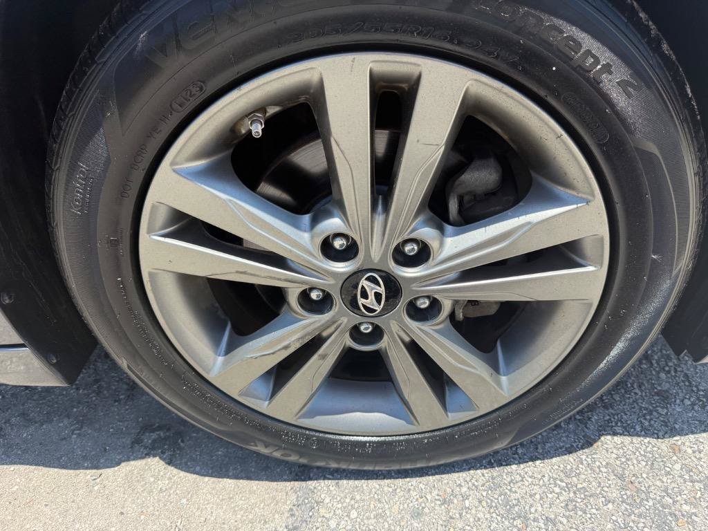Used 2018 Hyundai Elantra Value Edition w/ Cargo Package FWD image 13