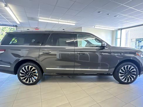 Used 2024 Lincoln Navigator L Black Label AWD/4WD image 3