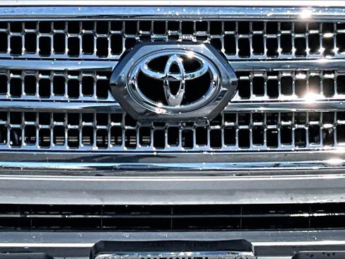 Used 2016 Toyota Tacoma TRD Off-Road w/ Towing Package image 12