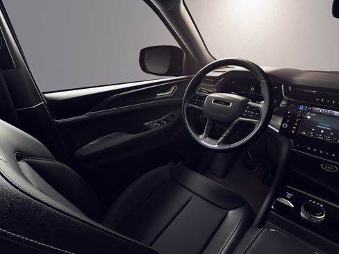 New 2026 Jeep Grand Cherokee Altitude AWD/4WD image 8