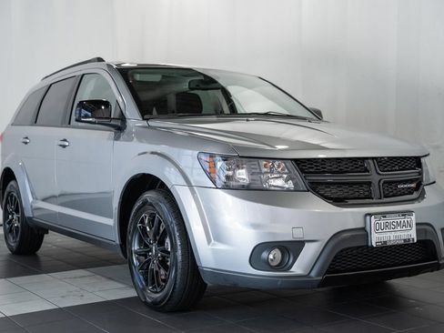 Used 2019 Dodge Journey SE w/ Premium Group FWD image 1