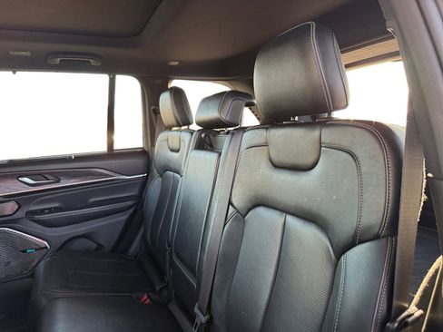 Used 2022 Jeep Grand Cherokee Overland w/ Luxury Tech Group IV image 9